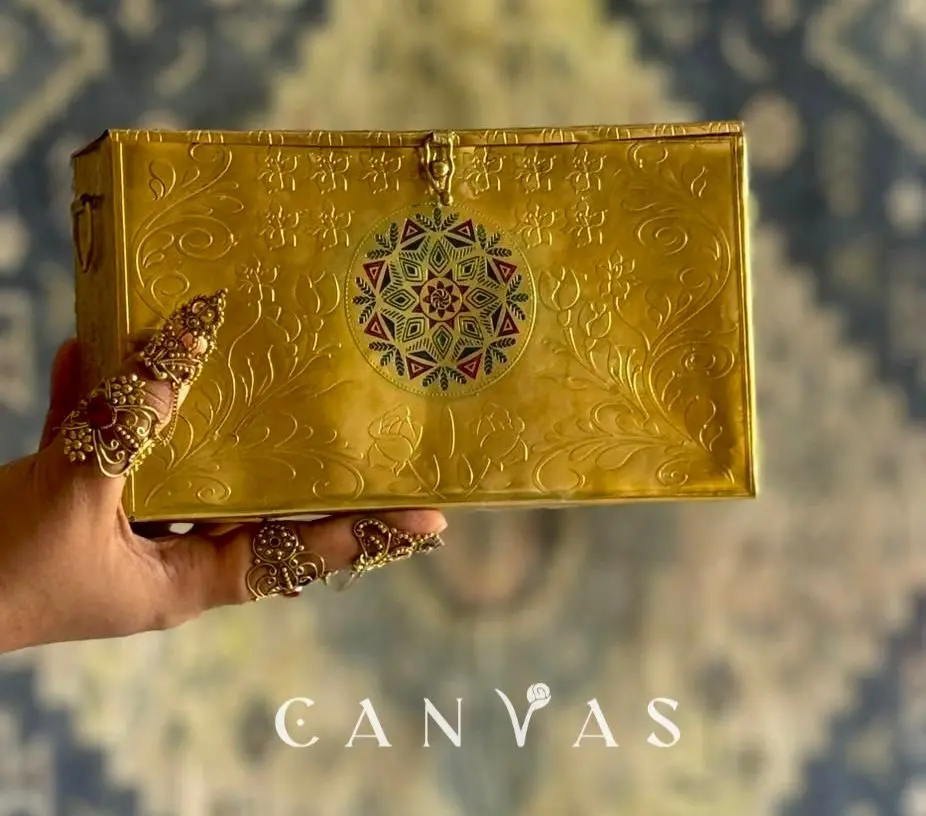  Nokshi Kantha Clutch